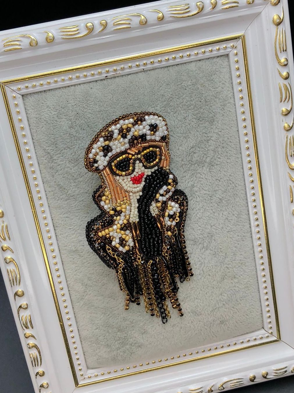 Brosa ~ Fata cu palarie ~